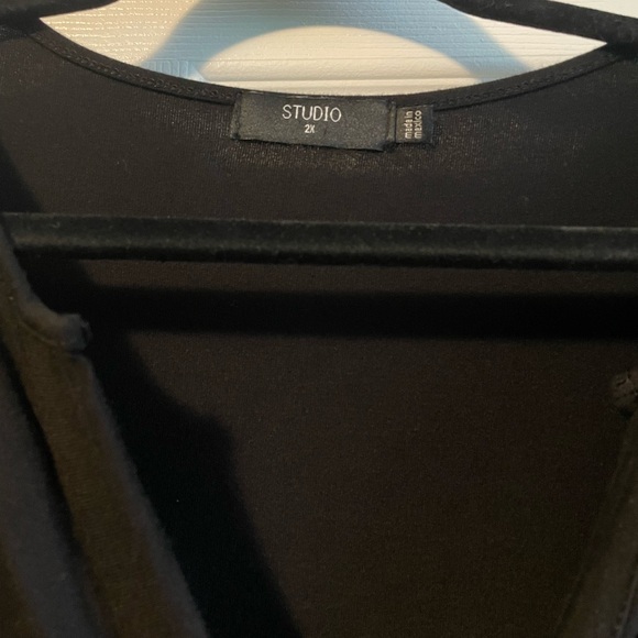 Short sleeve button up black tshirt - Picture 4 of 6